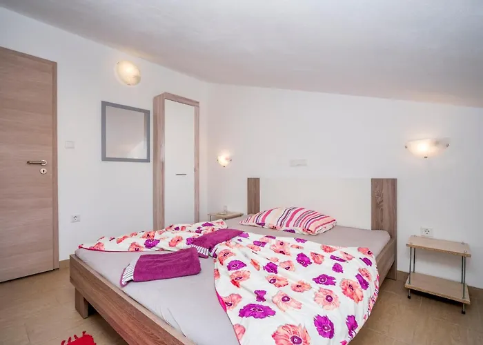 B&b-6 By Interhome Appartement Ližnjan