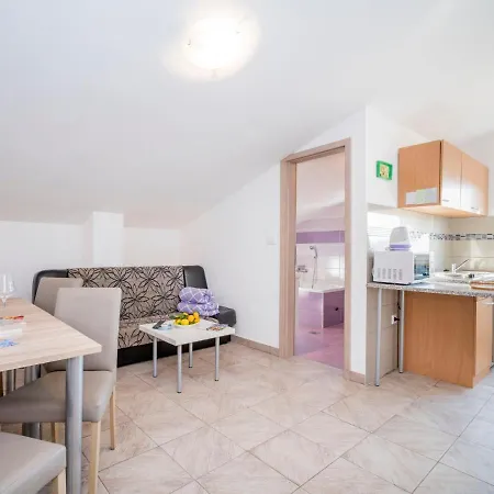 B&b-6 By Interhome Ližnjan