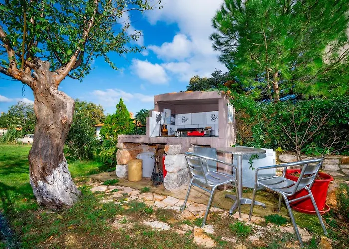 B&b-6 By Interhome * Ližnjan