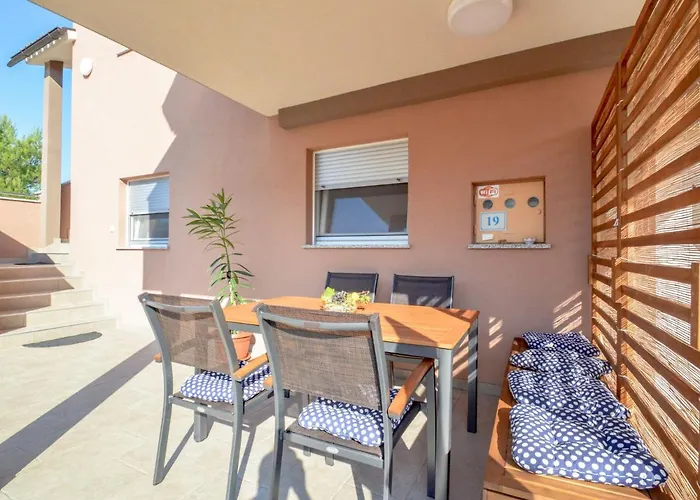 B&b-6 By Interhome Lägenhet Ližnjan